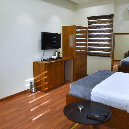 Hotel Vishal Imperial Rohtak Экстерьер фото