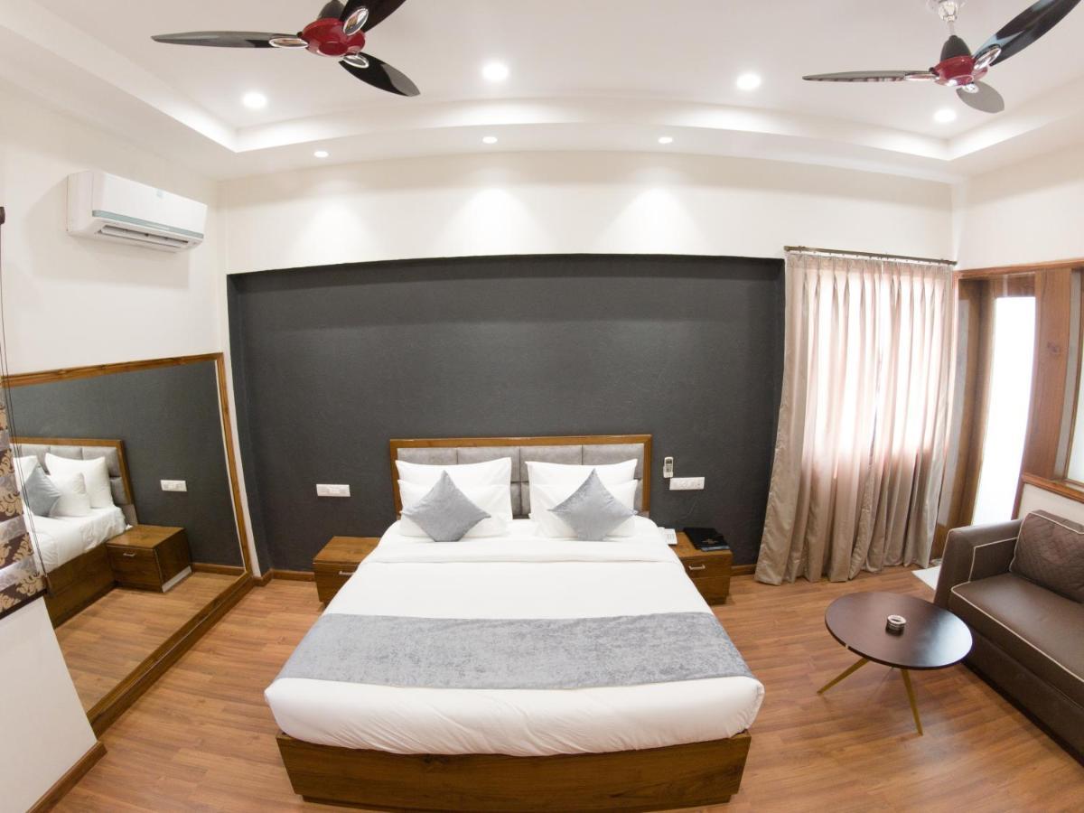 Hotel Vishal Imperial Rohtak Экстерьер фото