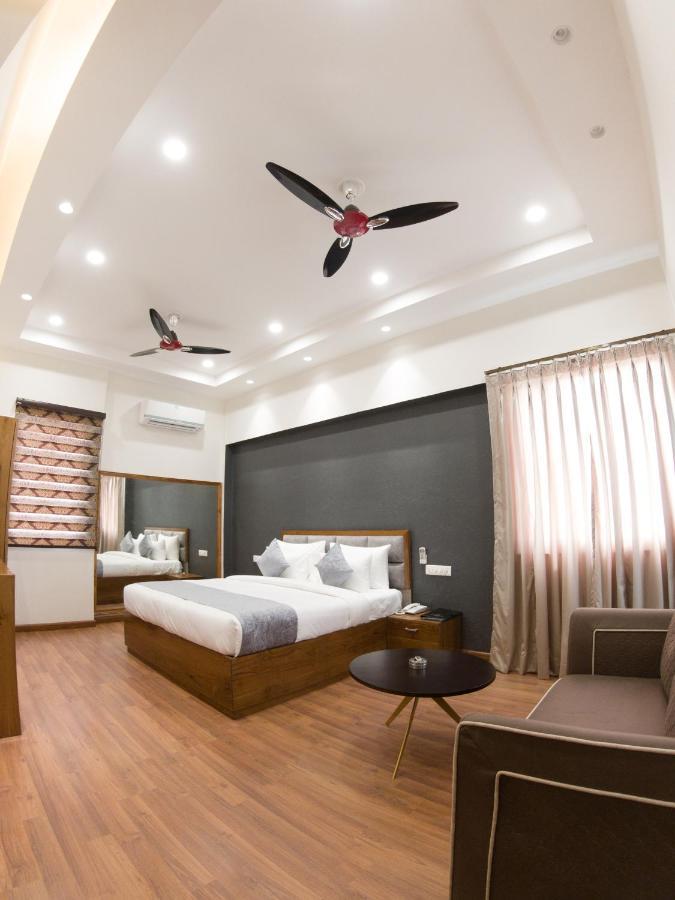 Hotel Vishal Imperial Rohtak Экстерьер фото