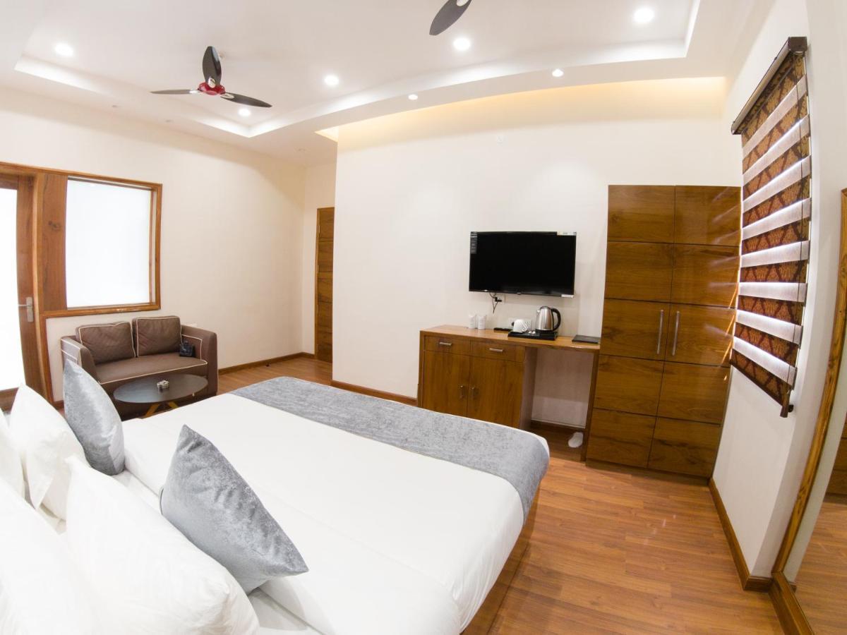 Hotel Vishal Imperial Rohtak Экстерьер фото