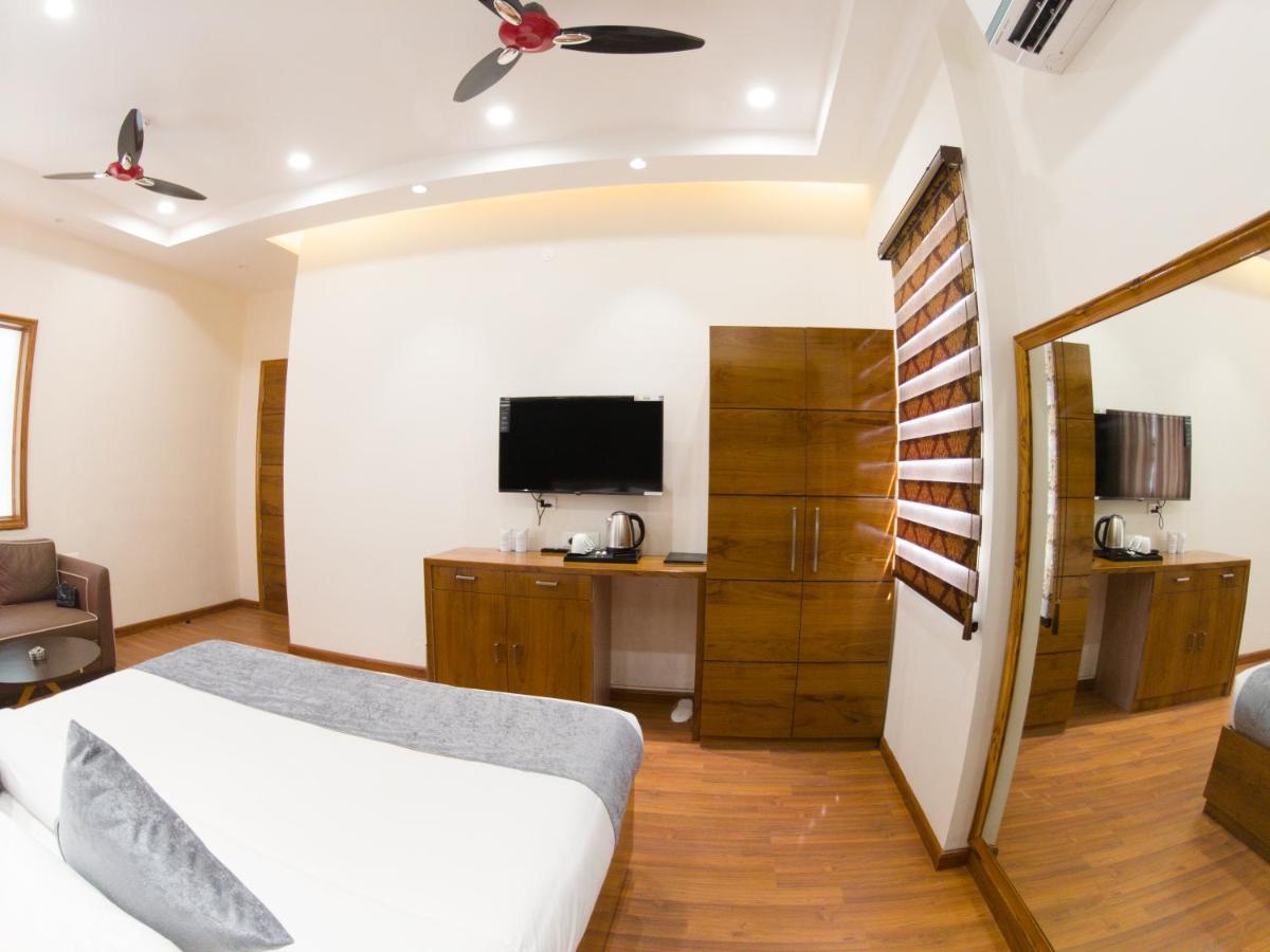 Hotel Vishal Imperial Rohtak Экстерьер фото