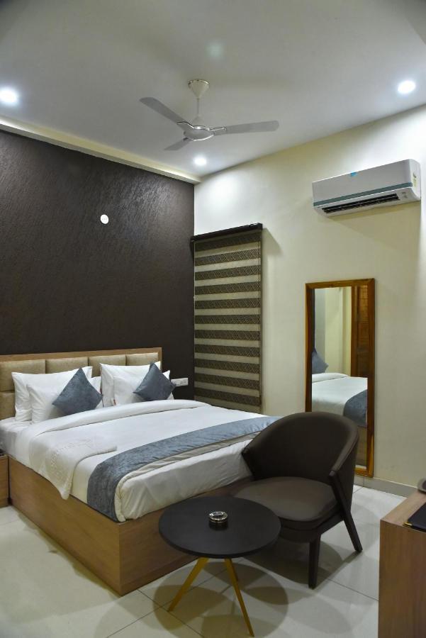 Hotel Vishal Imperial Rohtak Экстерьер фото