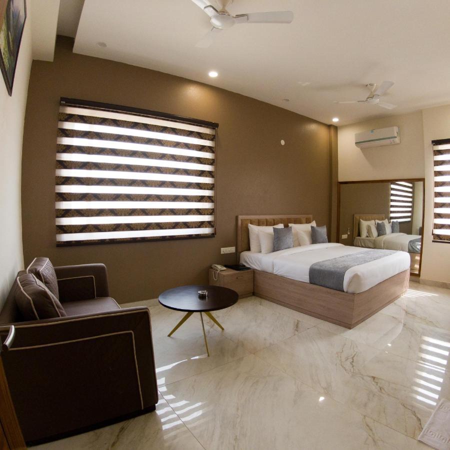 Hotel Vishal Imperial Rohtak Экстерьер фото