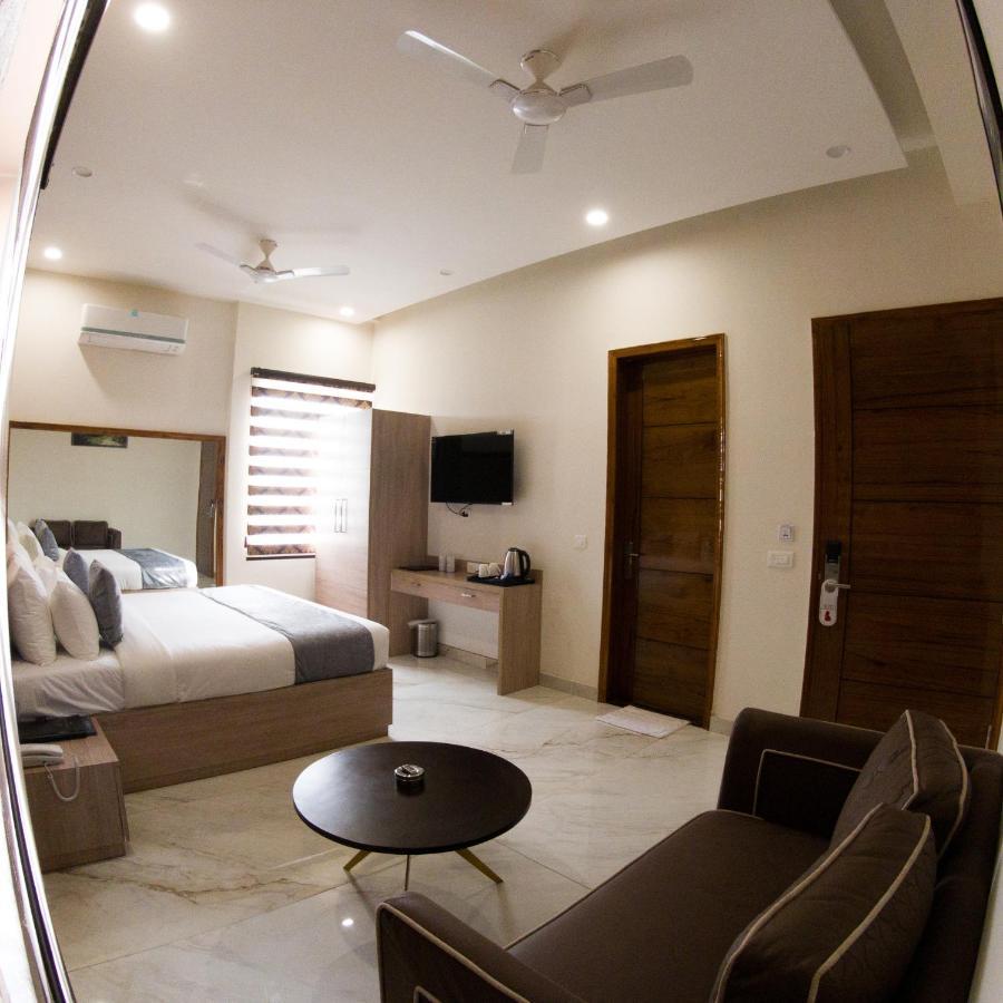 Hotel Vishal Imperial Rohtak Экстерьер фото