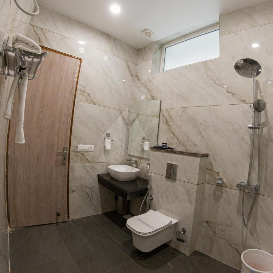 Hotel Vishal Imperial Rohtak Экстерьер фото
