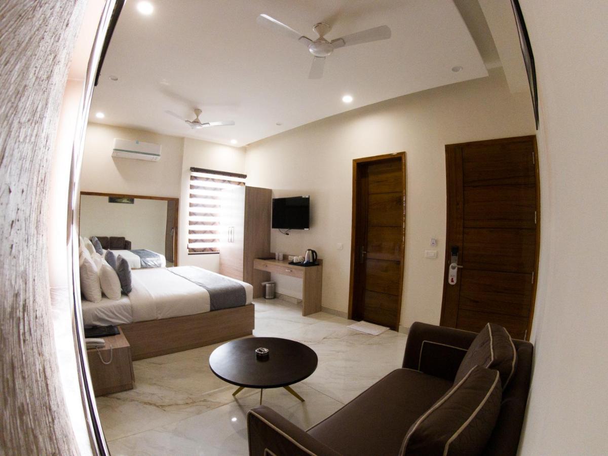 Hotel Vishal Imperial Rohtak Экстерьер фото